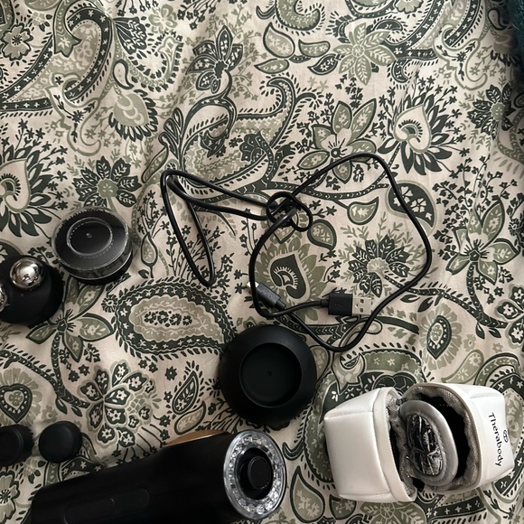 Therabody Black and Gold face device. Comes with original box. - Picture 2 of 7